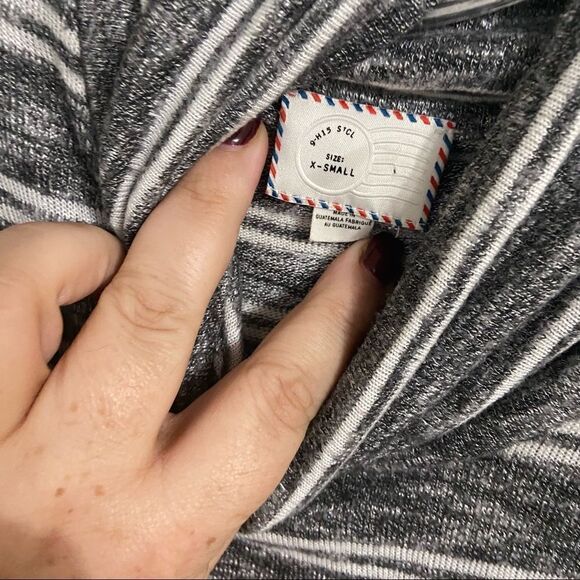 𝅺anthro Sz Xs Grey white striped sweater - Picture 4 of 6